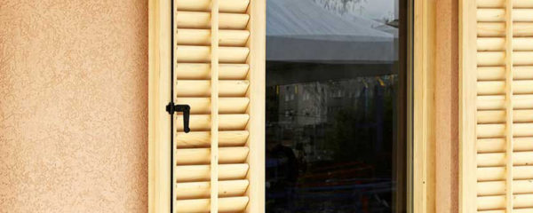volets sur mesure en bois